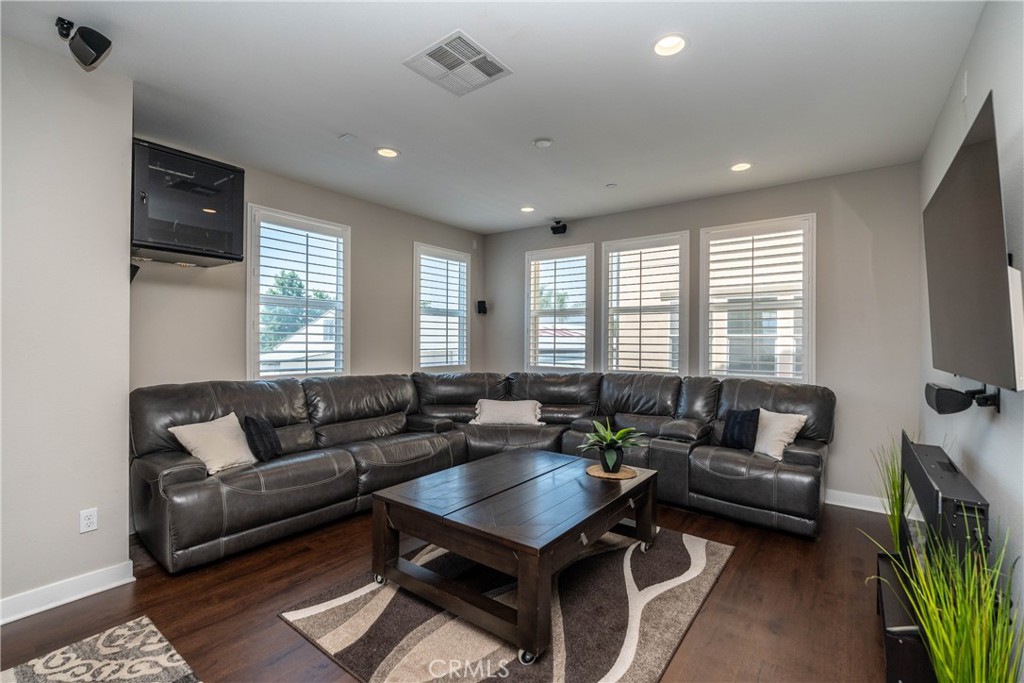 639 W Foothill Boulevard 12