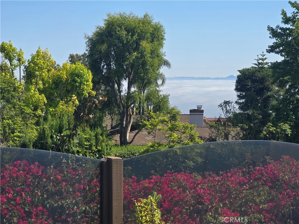 5726 Sunmist Drive