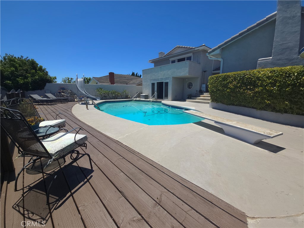 5726 Sunmist Drive