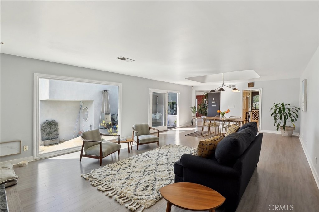 5726 Sunmist Drive