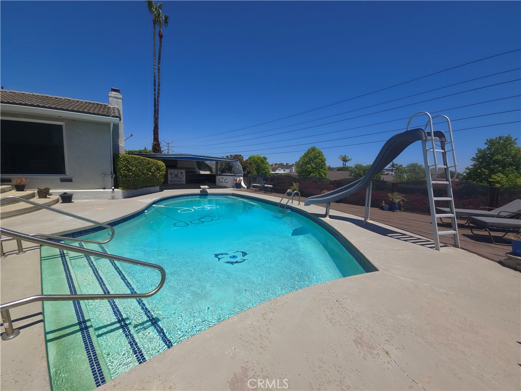 5726 Sunmist Drive