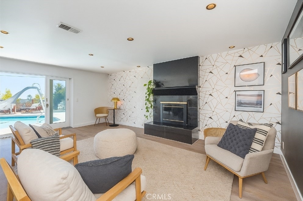 5726 Sunmist Drive