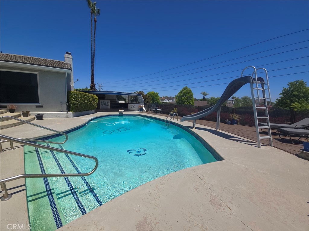 5726 Sunmist Drive