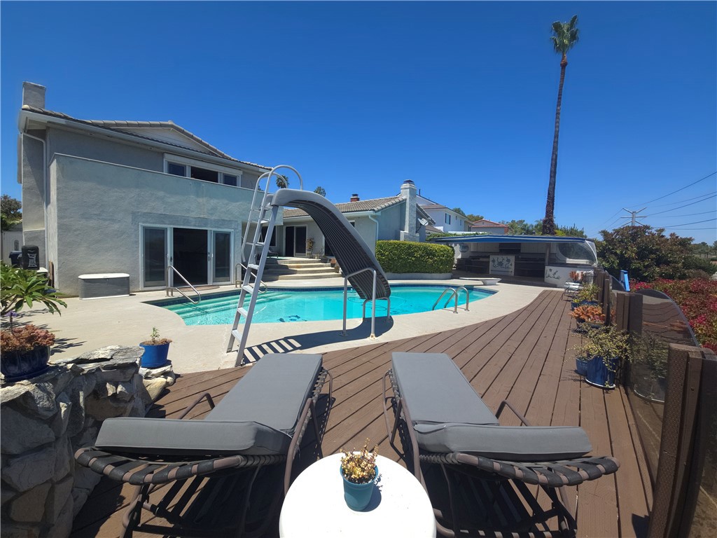 5726 Sunmist Drive