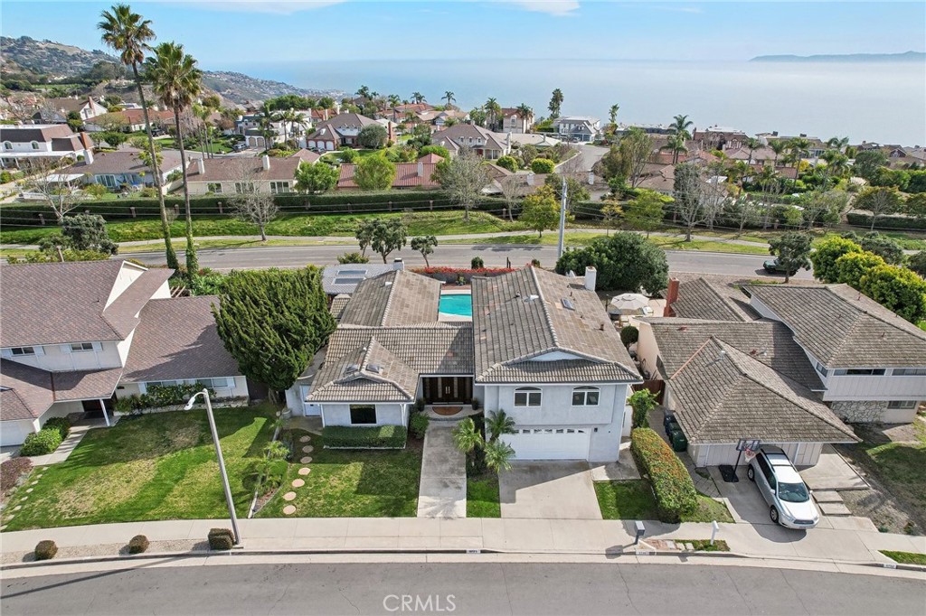 5726 Sunmist Drive