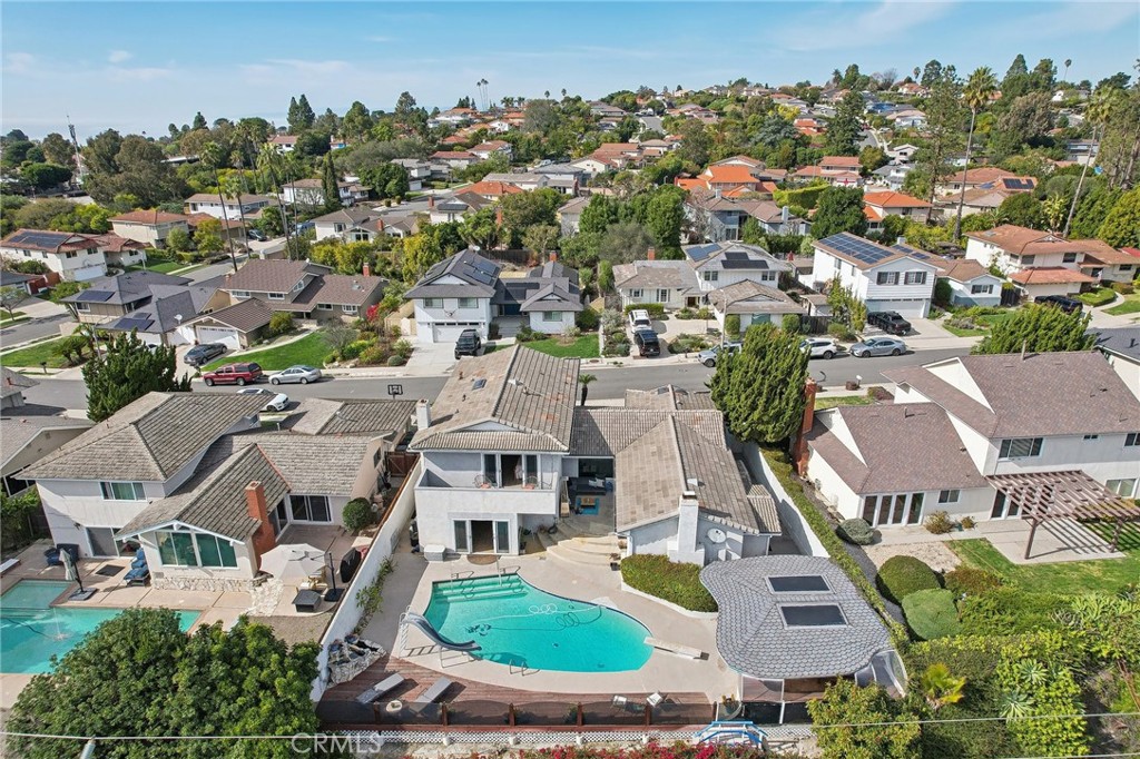 5726 Sunmist Drive