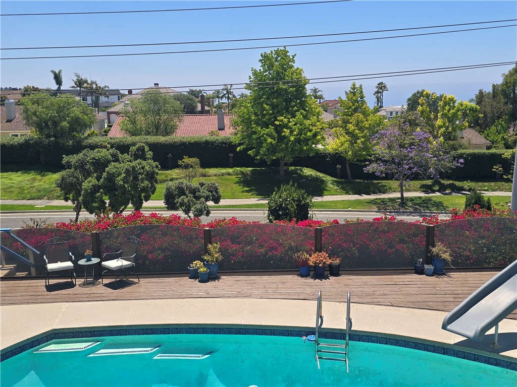 5726 Sunmist Drive