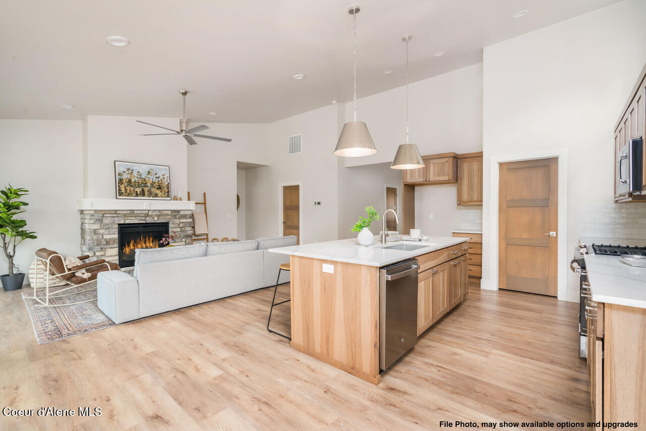 1110 W CORDGRASS AVE