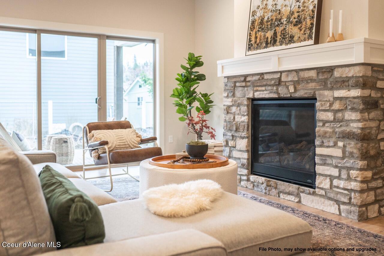 1110 W CORDGRASS AVE