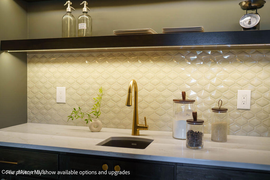 1080 E SLEEPING DEER AVE