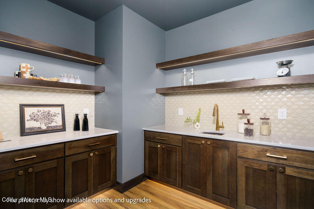 1080 E SLEEPING DEER AVE