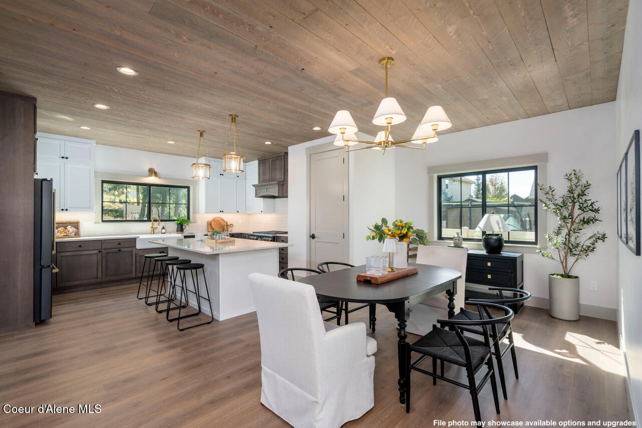 995 E STEEPLE CHASE RD