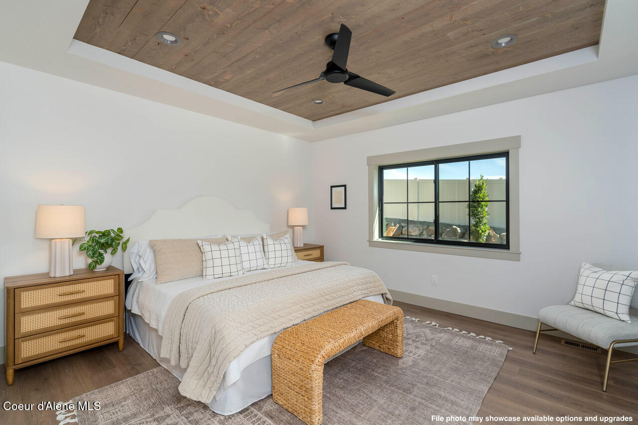 995 E STEEPLE CHASE RD