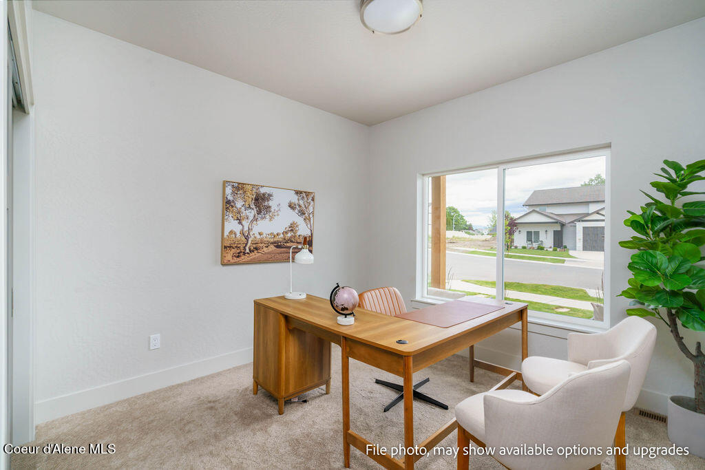 926 W CORDGRASS AVE