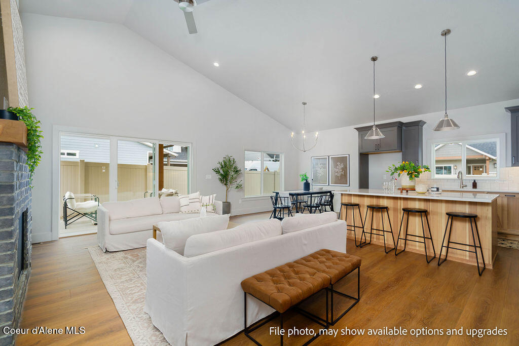 926 W CORDGRASS AVE