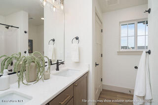 1133 W CORDGRASS AVE