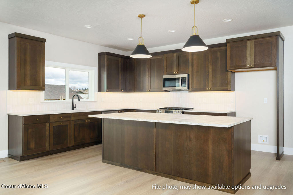 1021 W CORDGRASS AVE