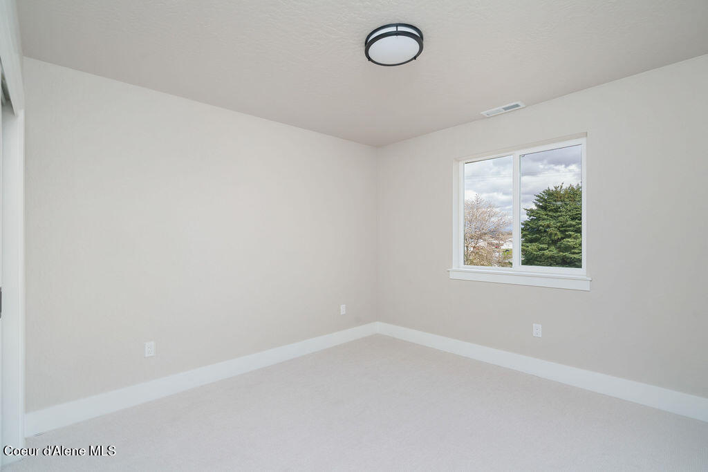 1021 W CORDGRASS AVE