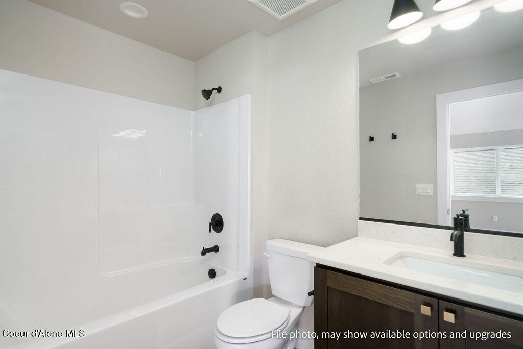 1021 W CORDGRASS AVE