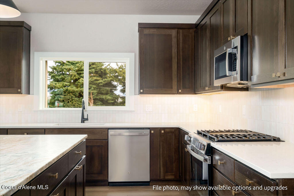 1021 W CORDGRASS AVE