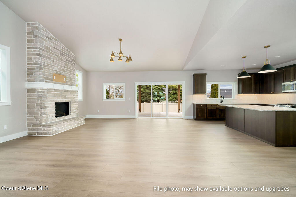 1021 W CORDGRASS AVE