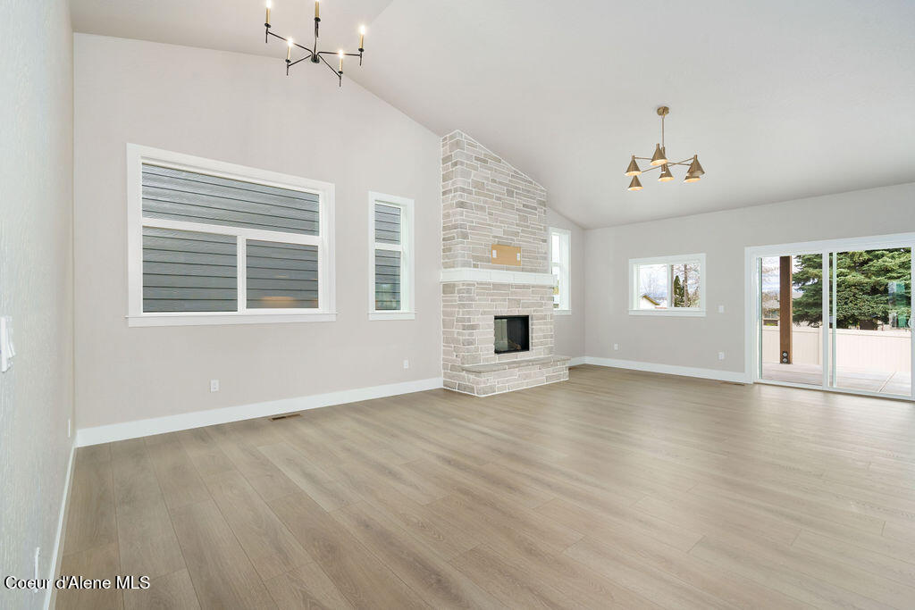 1021 W CORDGRASS AVE