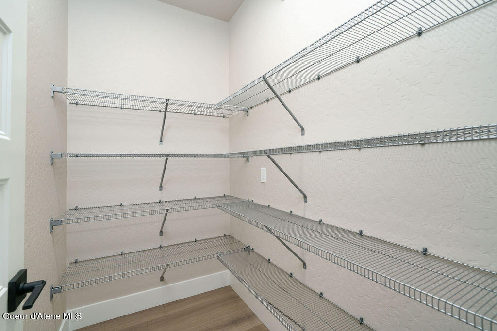 1021 W CORDGRASS AVE