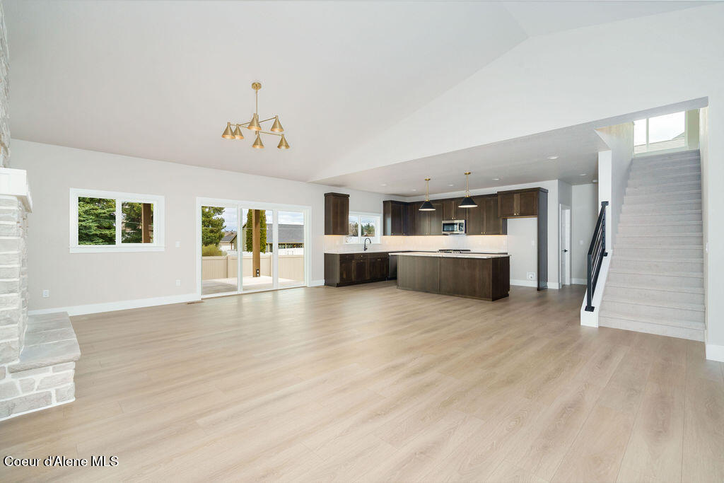 1021 W CORDGRASS AVE