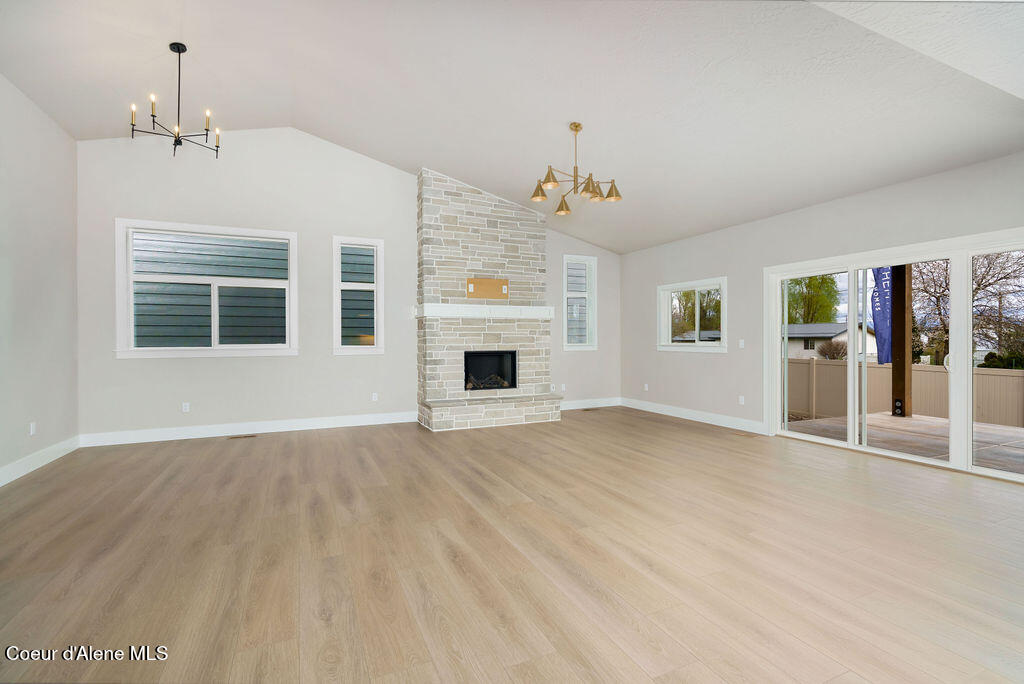 1021 W CORDGRASS AVE