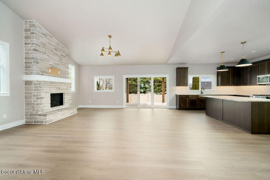 1021 W CORDGRASS AVE