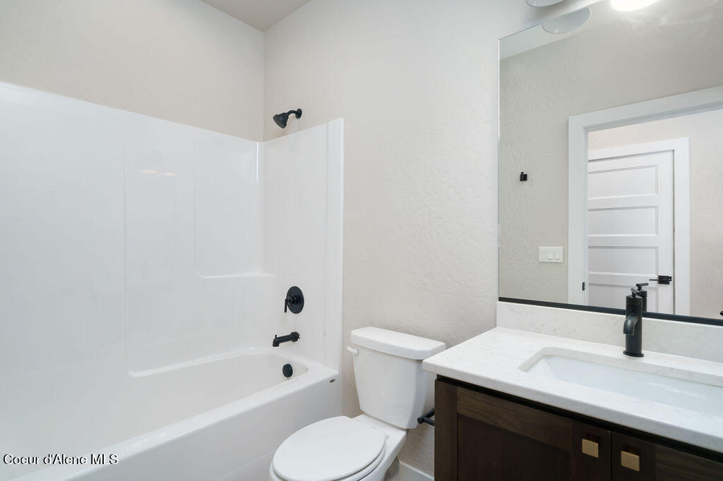 1021 W CORDGRASS AVE