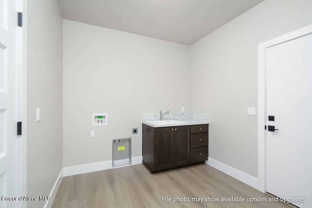 1021 W CORDGRASS AVE