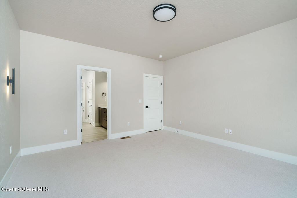 1021 W CORDGRASS AVE