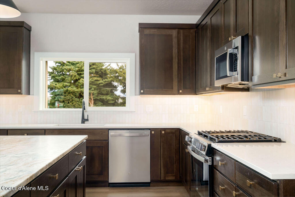 1021 W CORDGRASS AVE