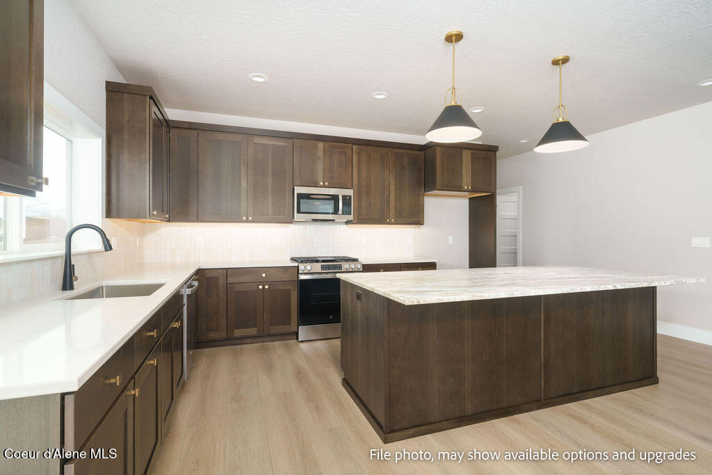 1021 W CORDGRASS AVE