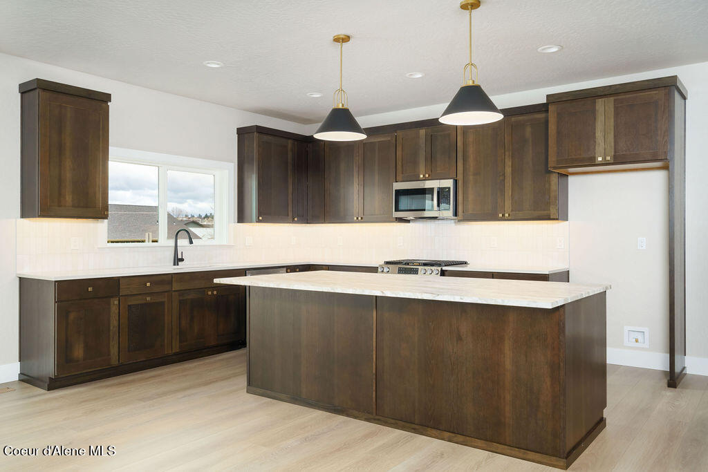 1021 W CORDGRASS AVE