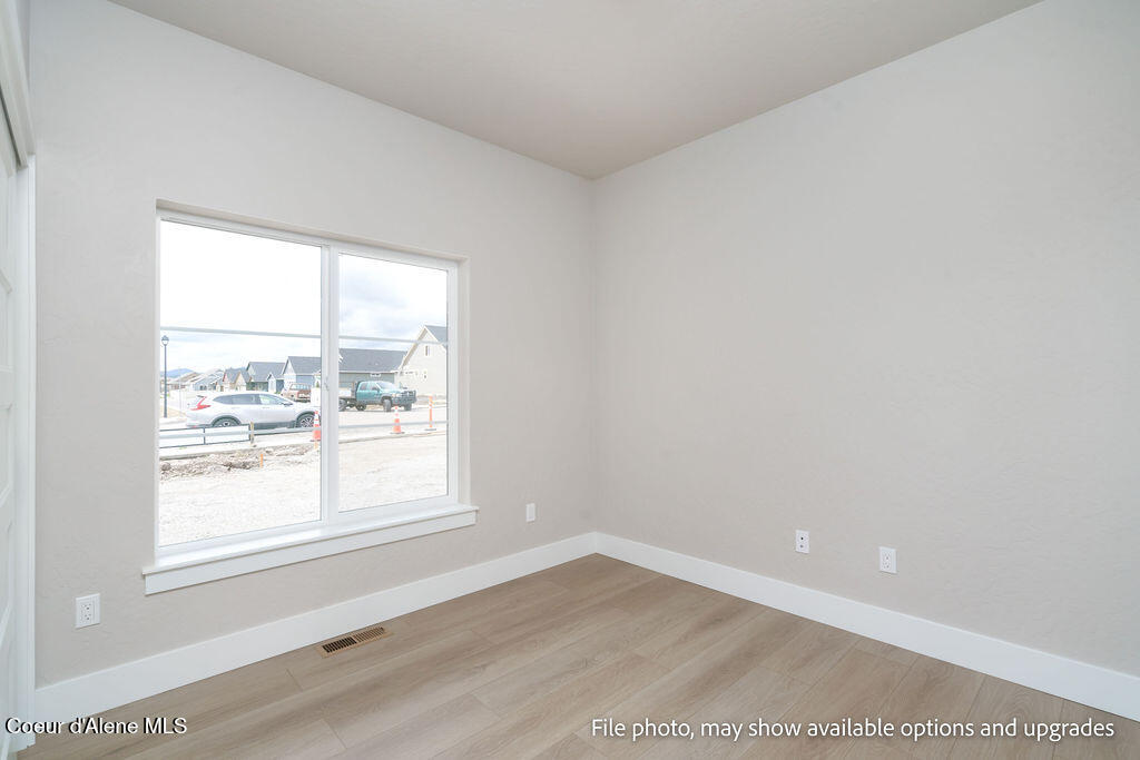 1021 W CORDGRASS AVE