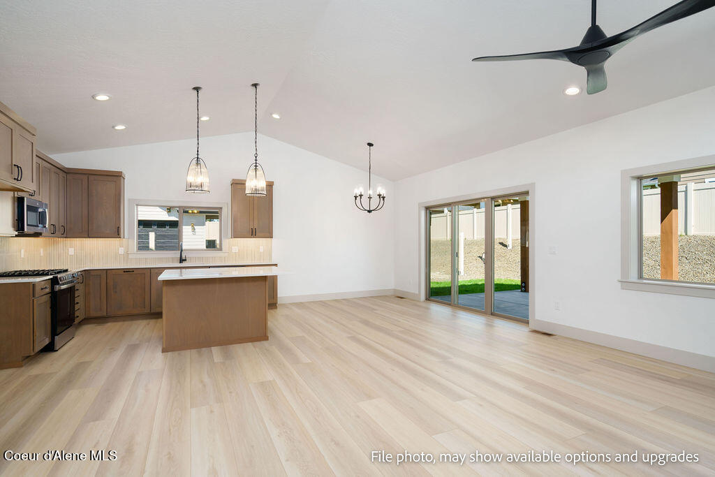 1207 W FAIR LN
