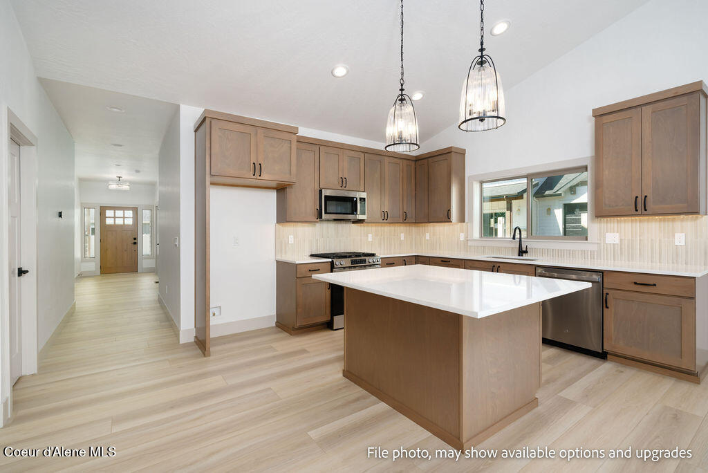 1207 W FAIR LN