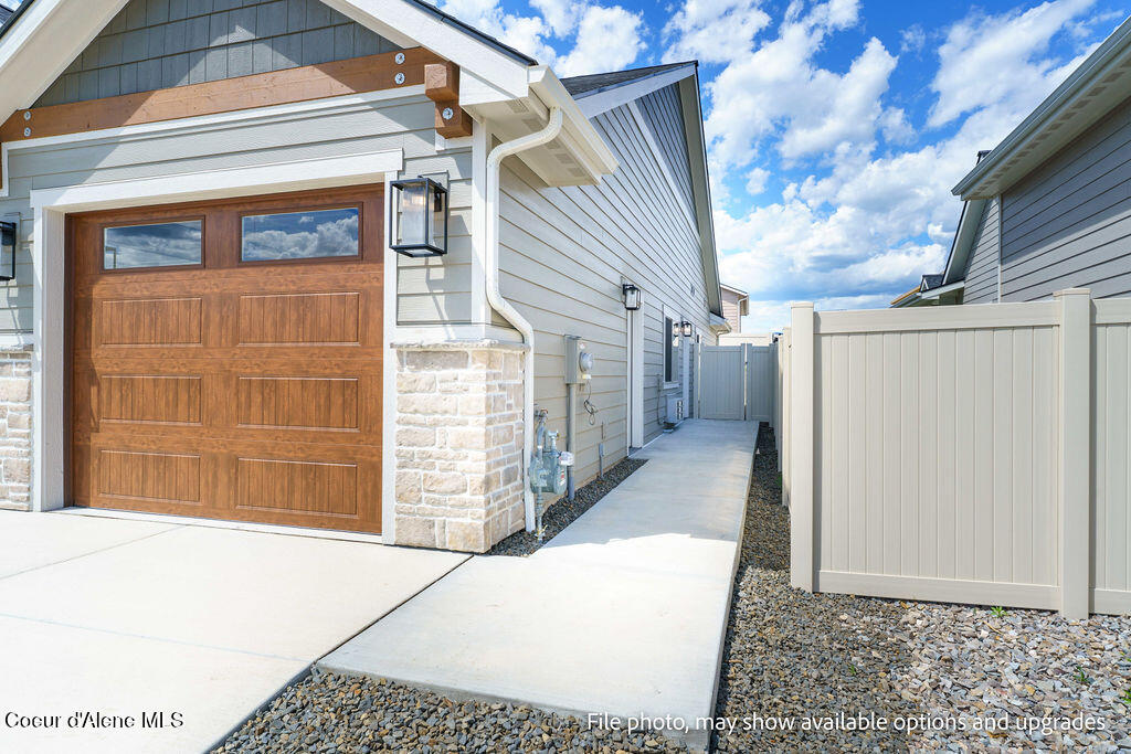 1207 W FAIR LN