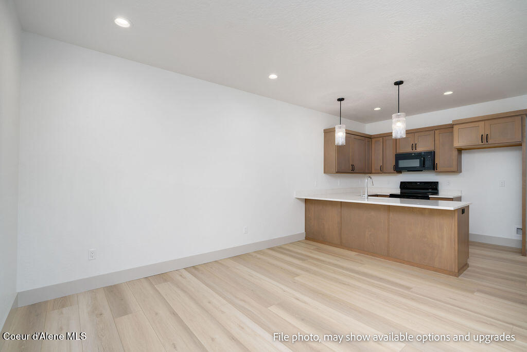 1207 W FAIR LN