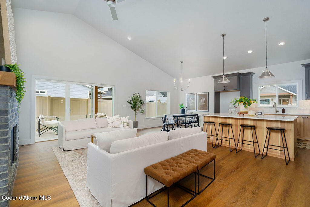 1141 W CORDGRASS AVE
