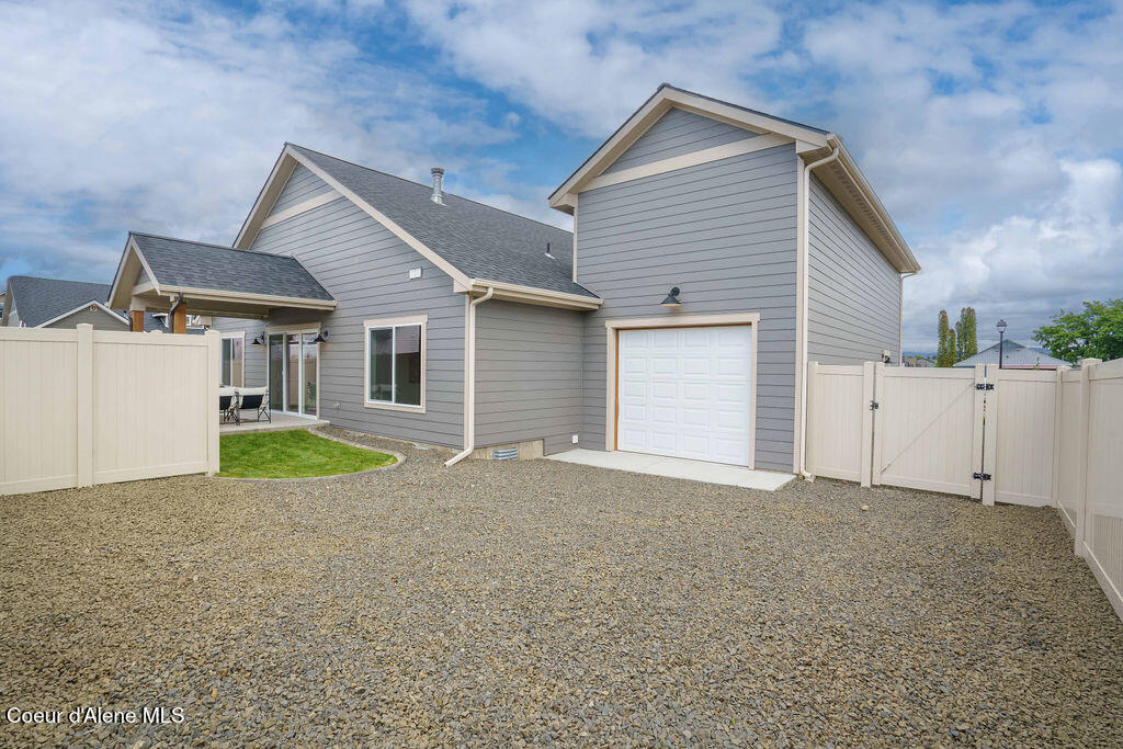 1141 W CORDGRASS AVE