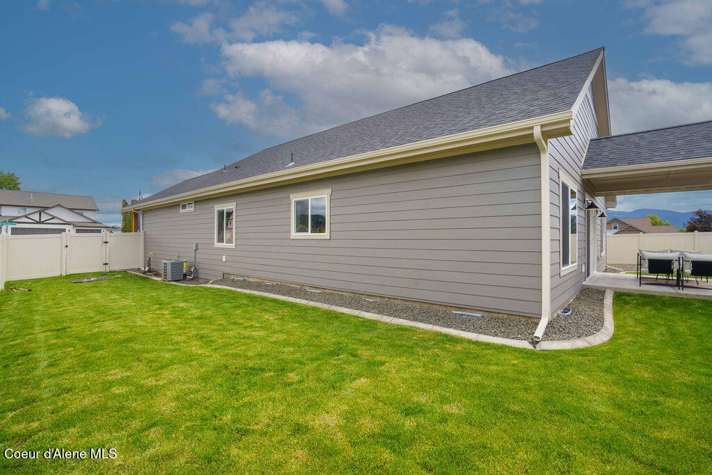 1141 W CORDGRASS AVE