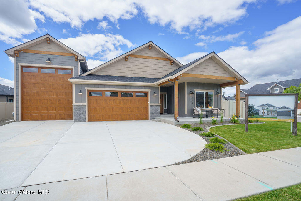 1141 W CORDGRASS AVE