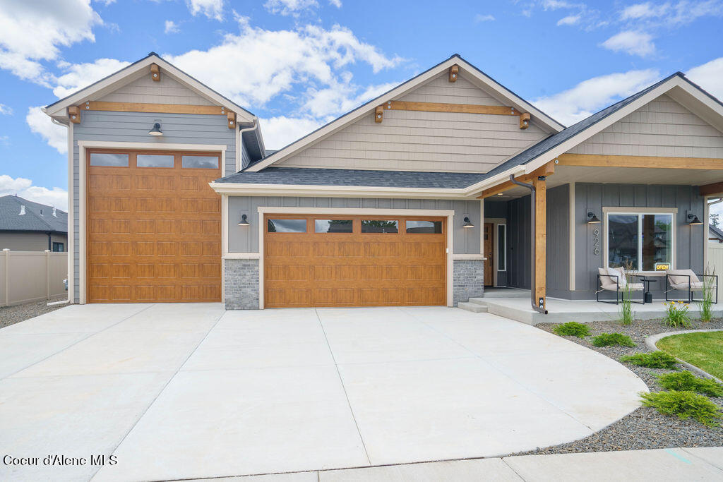 1141 W CORDGRASS AVE