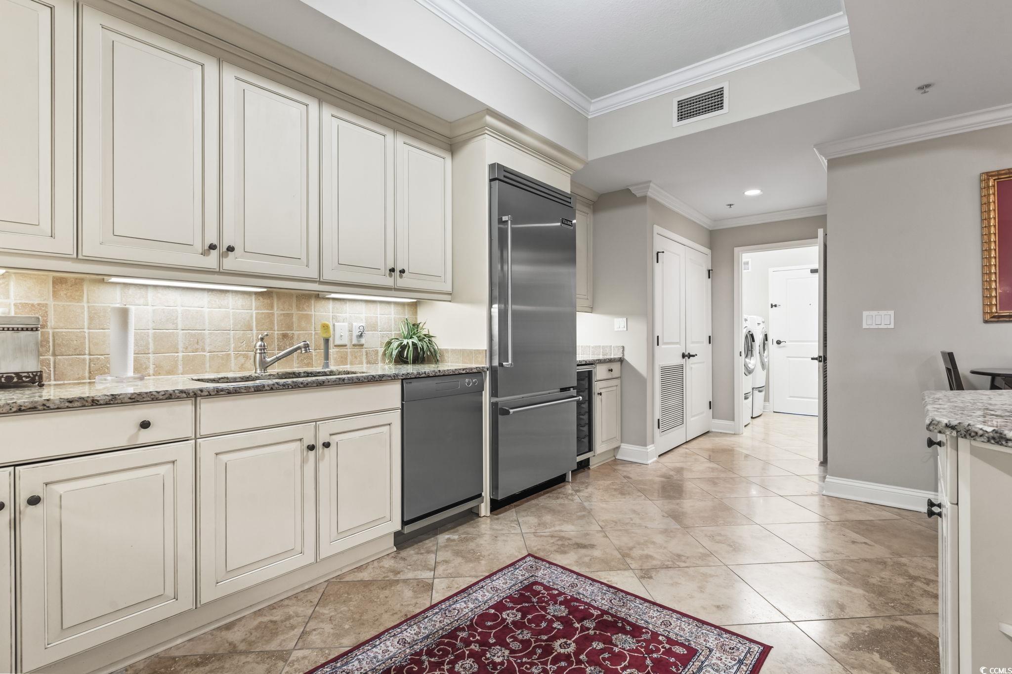9547 Edgerton Dr. Unit: 305