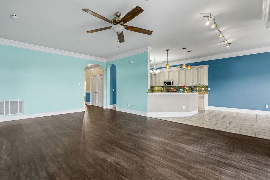 265 Venice Way Unit: I-305