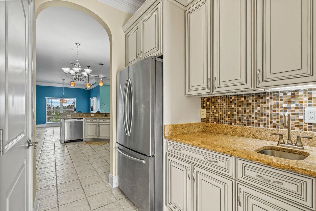 265 Venice Way Unit: I-305