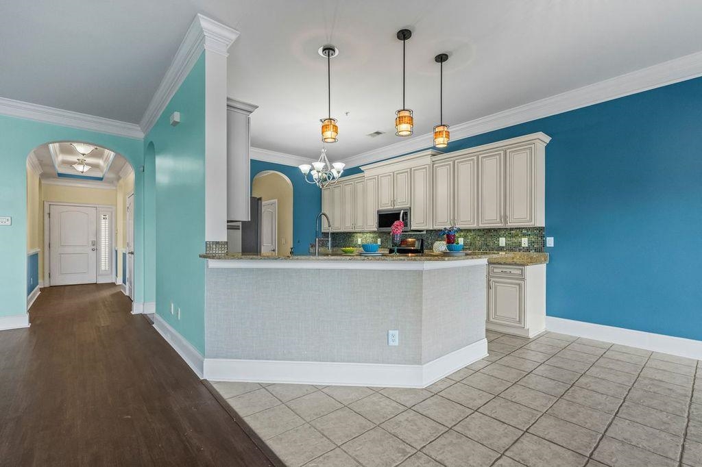 265 Venice Way Unit: I-305